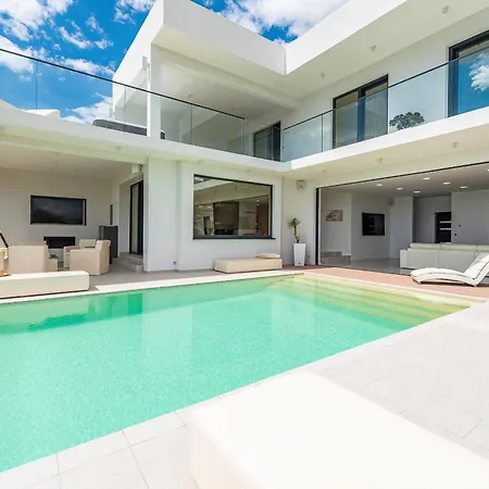 Michelle - Infinity Villa *