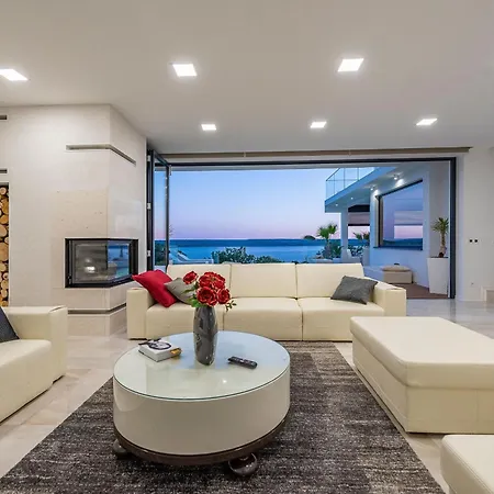 Michelle - Infinity Villa